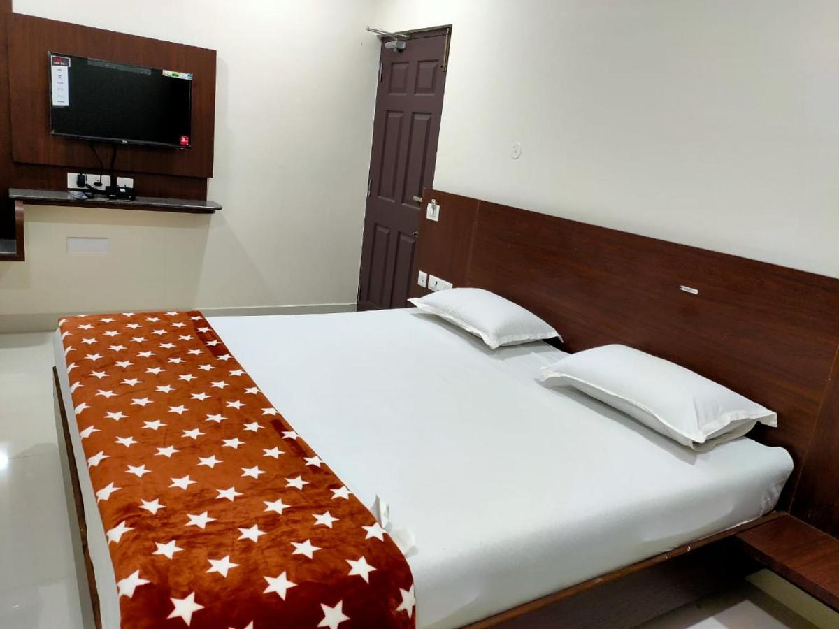 Sri Krishna Residency Hotel Eluru Exterior photo