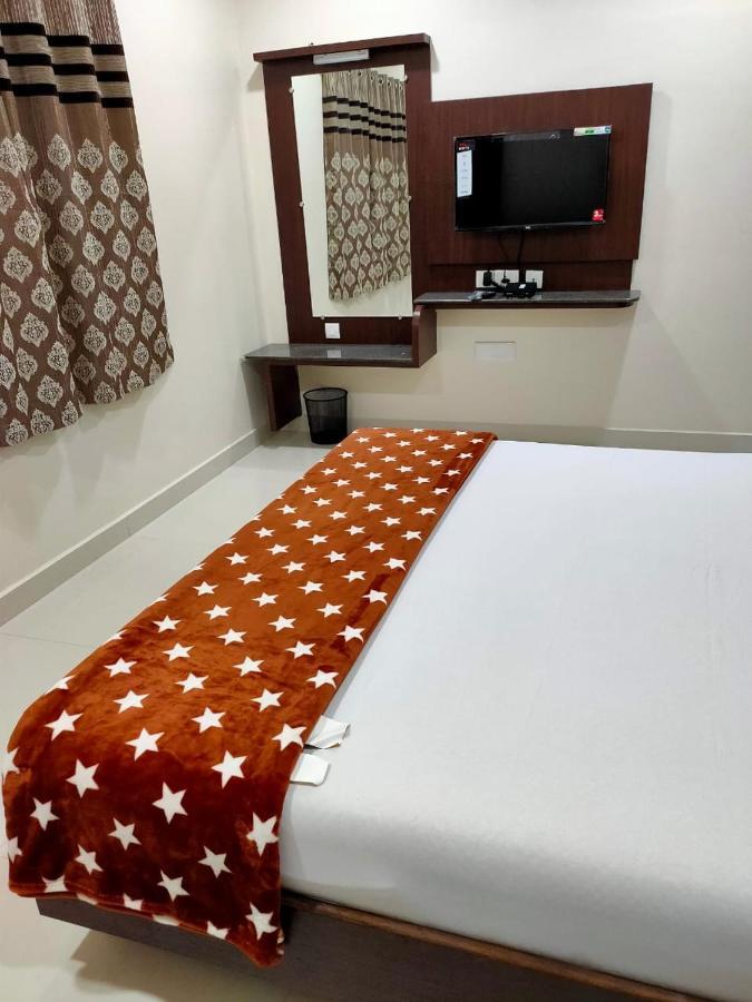 Sri Krishna Residency Hotel Eluru Exterior photo