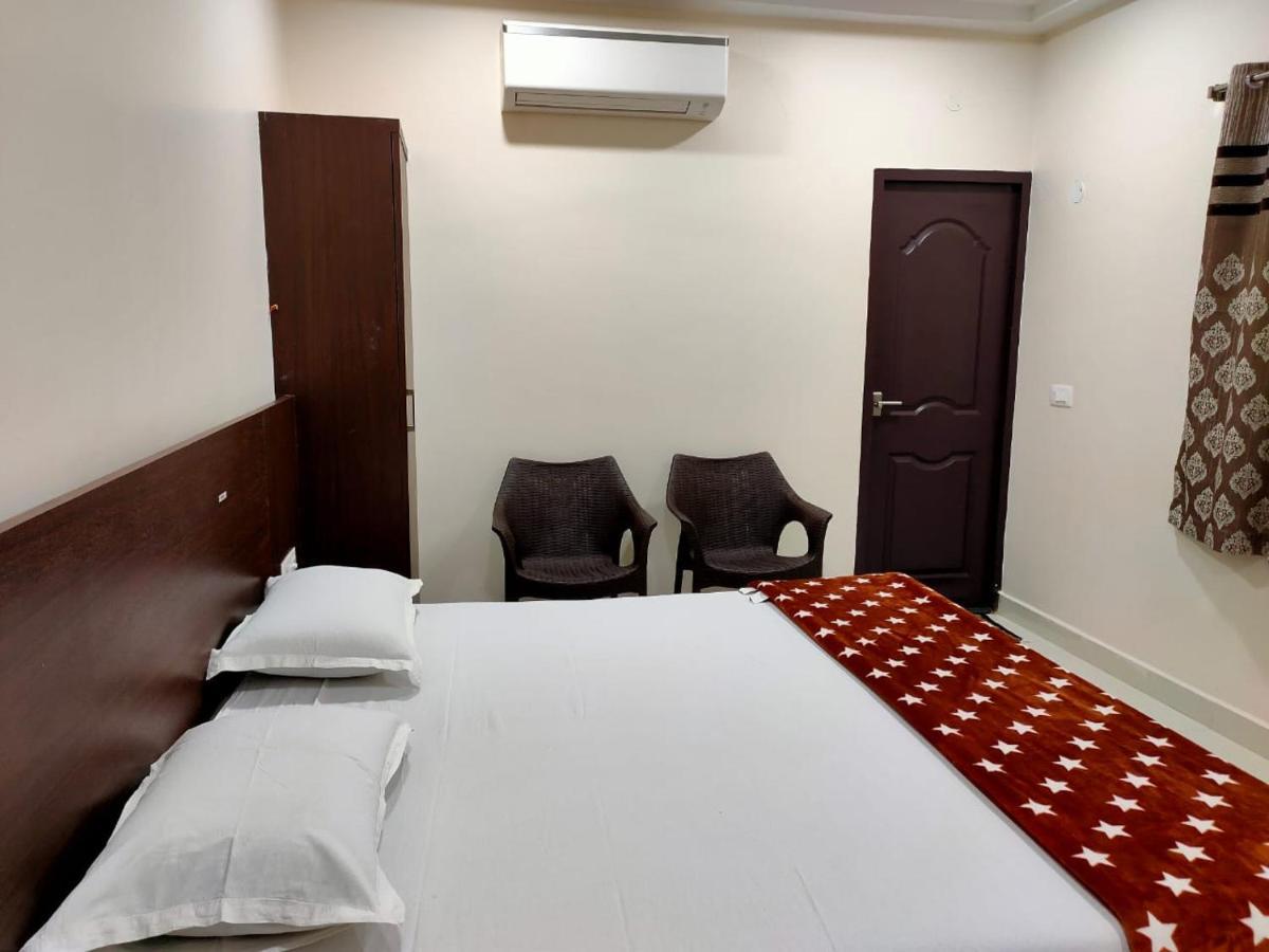 Sri Krishna Residency Hotel Eluru Exterior photo