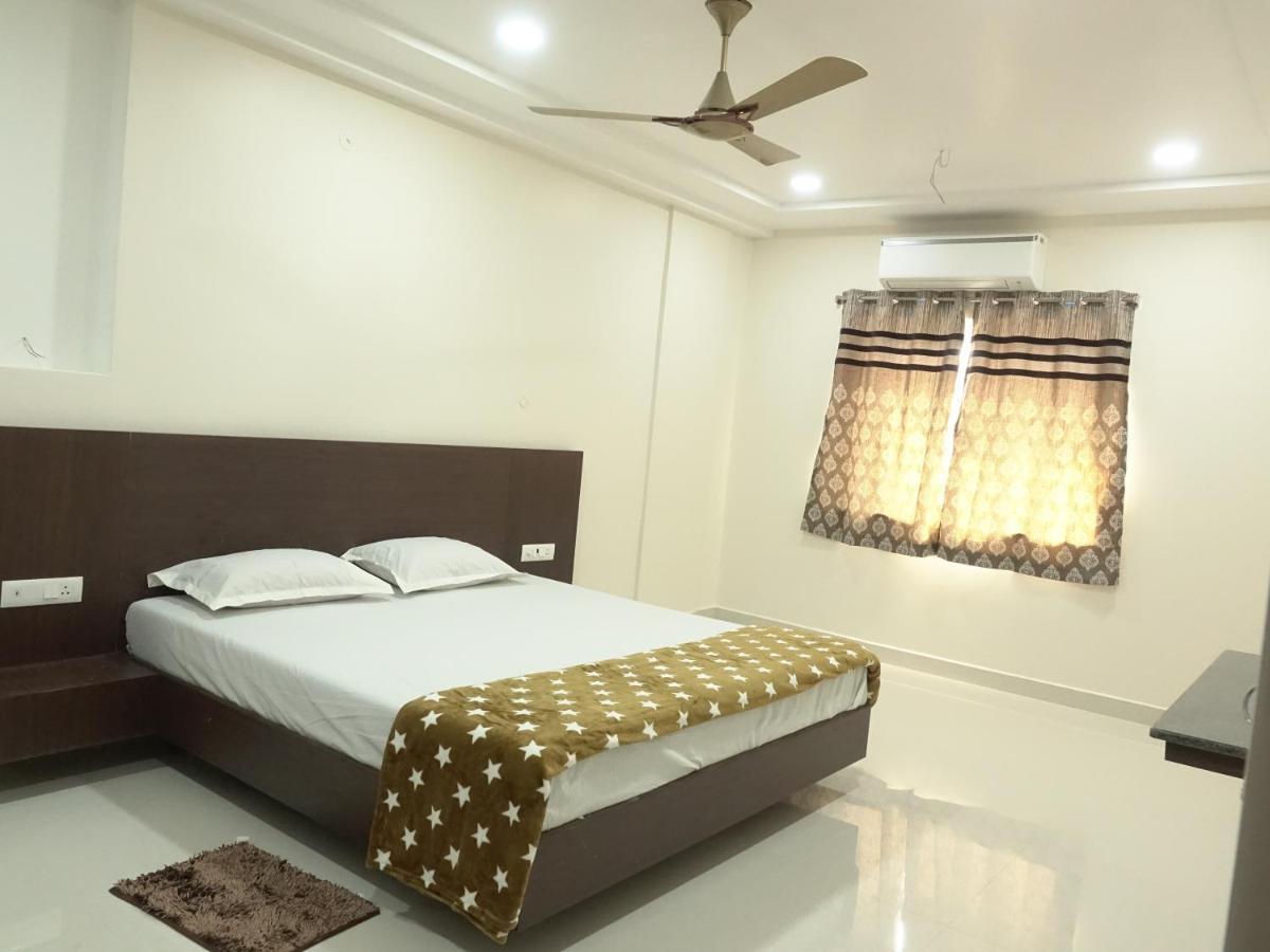 Sri Krishna Residency Hotel Eluru Exterior photo