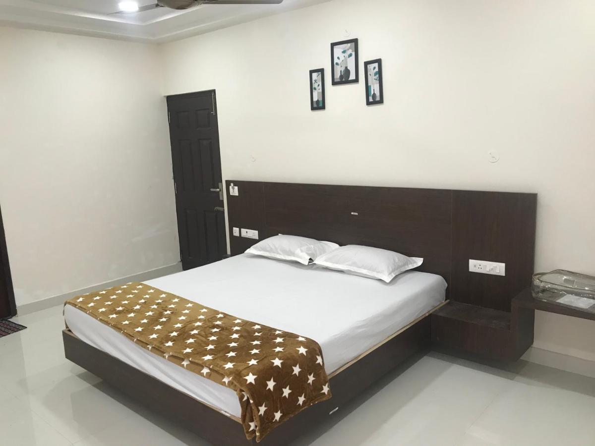 Sri Krishna Residency Hotel Eluru Exterior photo